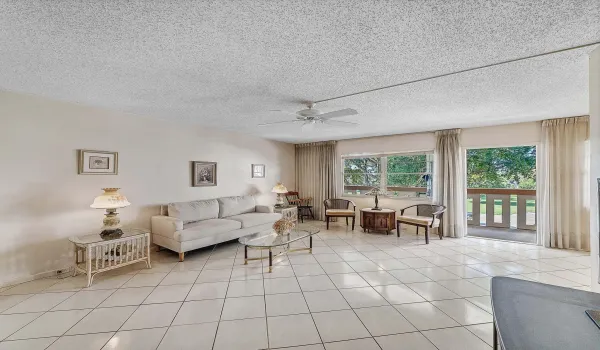 19 Living Area (2)