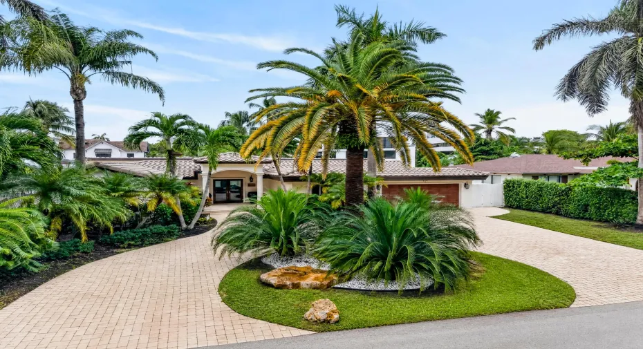 329 Isle of Capri Drive. Fort Lauderdale
