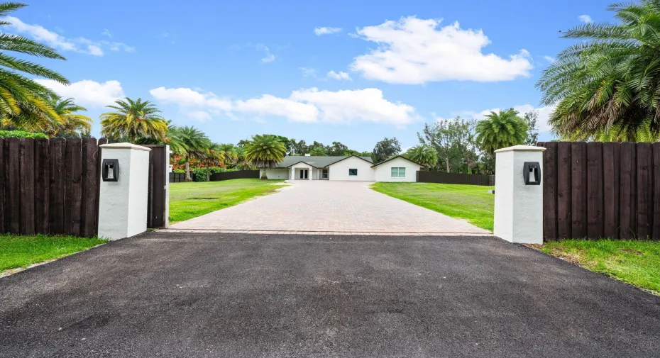 3-web-or-mls-5700-sw-196th-ln
