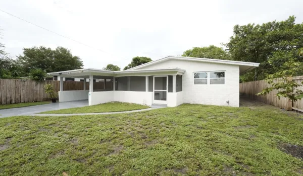 01 00 Front House