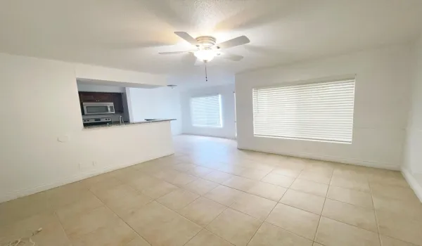 LIVINGROOM AREA