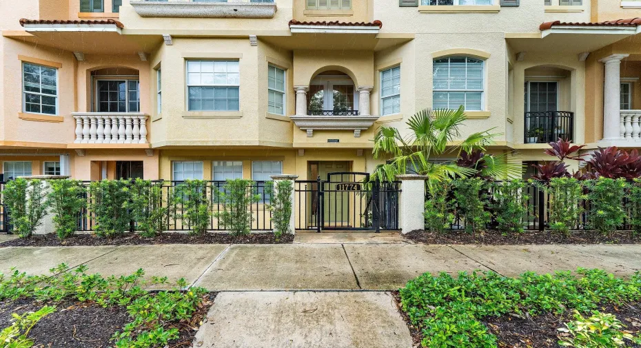 019-11774ValenciaGardensAve-PalmBeachGar