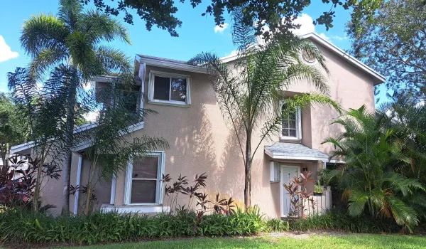 2226 Discovery Cir W Deerfield Beach, FL