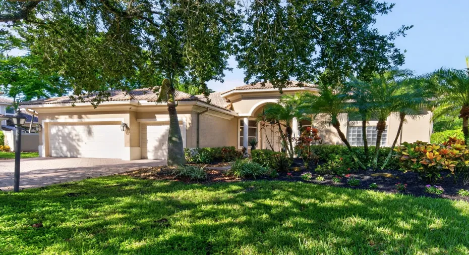 003-006-Front of Home-4000x2678