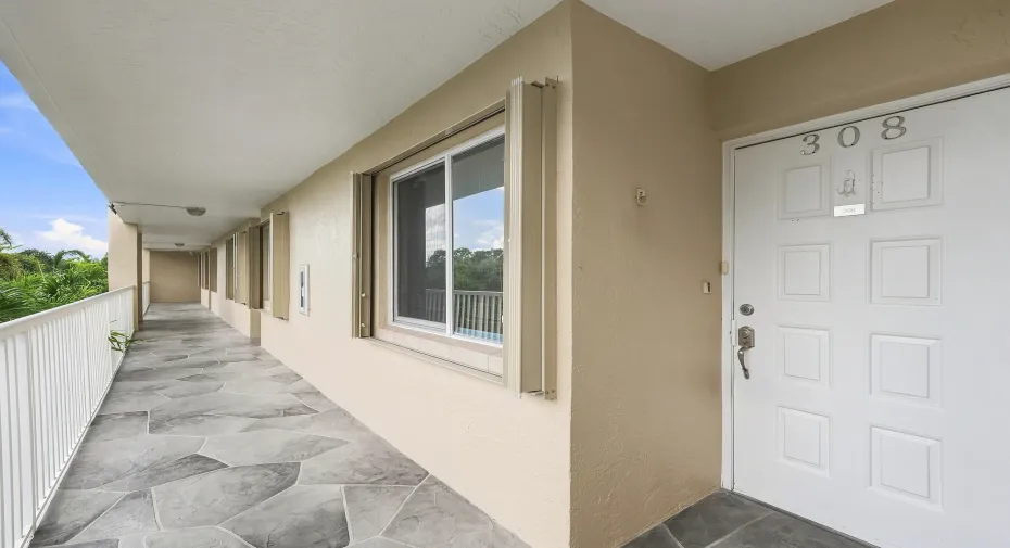 01_exterior entry