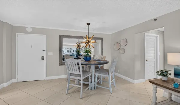 Entrance Foyer & Dining Area