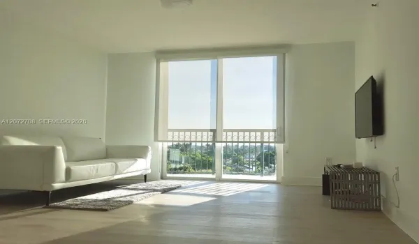 BEAUTIFUL AND BRIGHT LIVING ROOM AREA