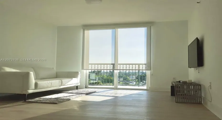 BEAUTIFUL AND BRIGHT LIVING ROOM AREA