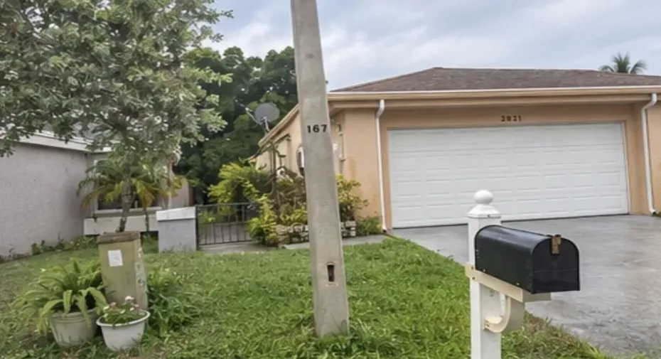 Digitally decluttered to remove personal items; property features unchanged.