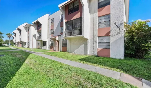 LAUDERHILL EXTERIOR BUILDING