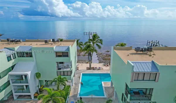 OCEANFRONT HEATED POOL AND DOCK