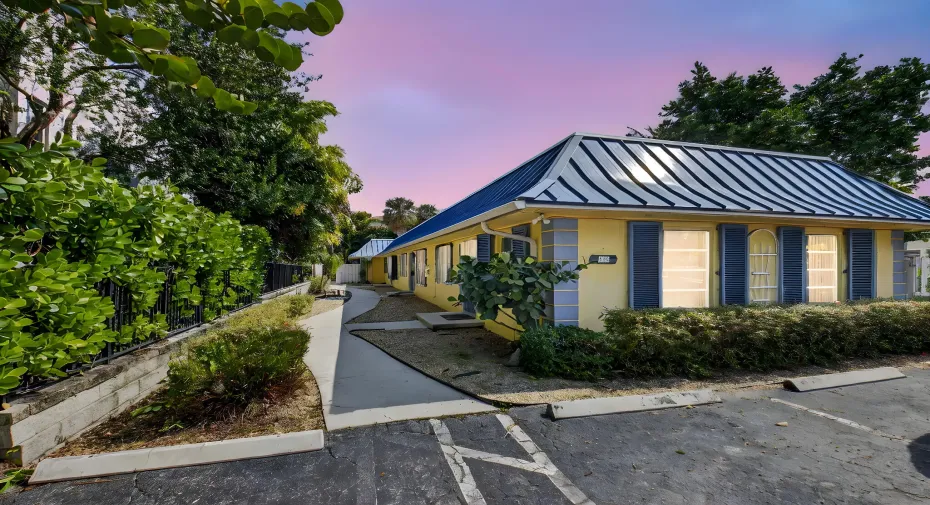 Building at 111 SE 7th Ave Delray Beach