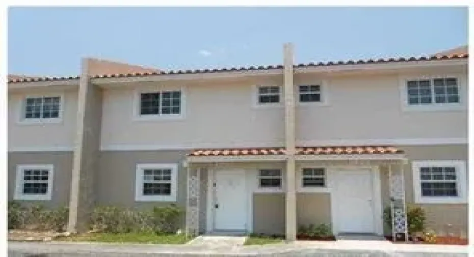 7987 NW 35 CT PIC (24)