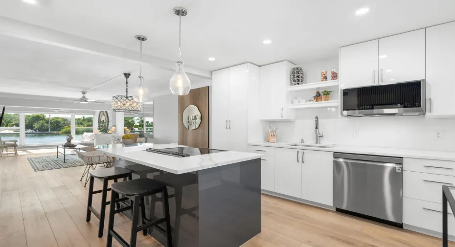 4-web-or-mls-2758 NE 30th Ave, Lighthous