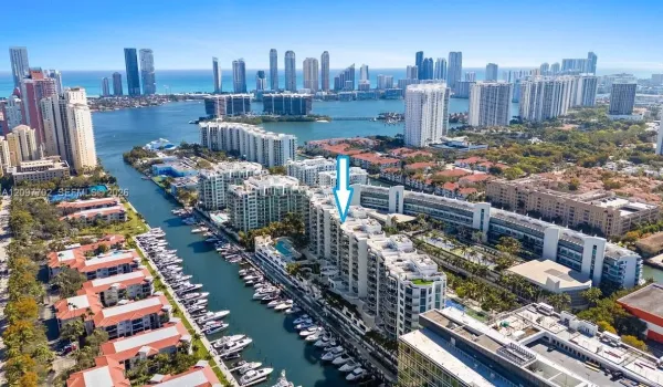 Uptown Marina Lofts - Minutes to the open bay and ocean