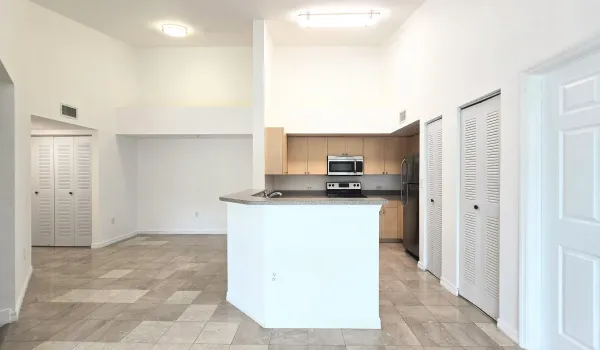 819__Kitchen w Dining Area