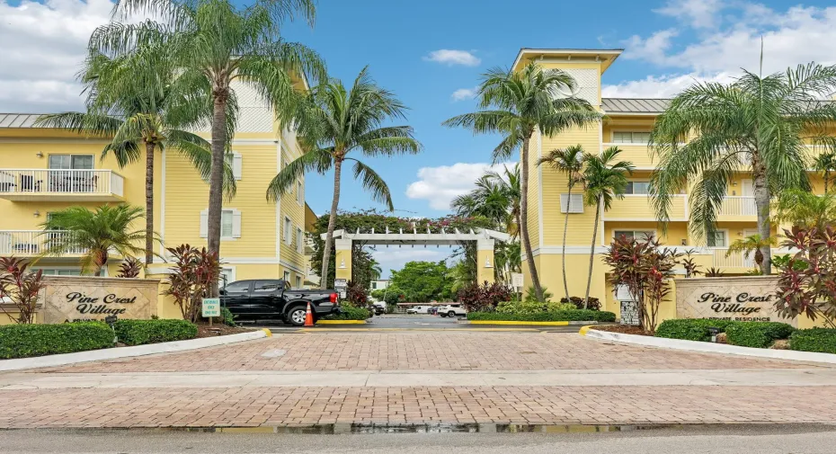 2-web-or-mls-NE 15th Ave 138-S1009-002