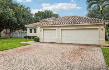 Enough parking for 6+ cars