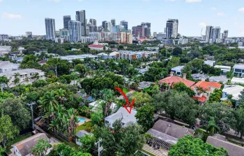 You can't beat this leafy location a stone's throw away from the downtown core!