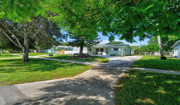 12229ColonyAve Front View