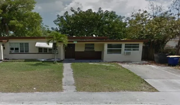 618 S 6th St.