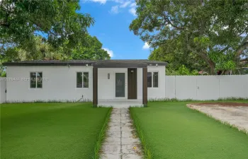 EXTERIOR FRONT 16400 NW 17 CT #1