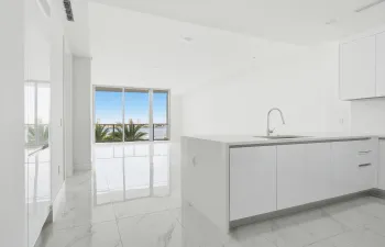 220-LAKESHORE-DRIVE-804-33403-001