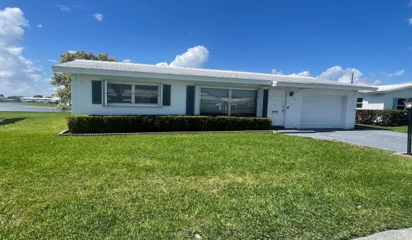 2/1/1CG WATERFRONT HOME WITH DAVITS & SEAWALL.