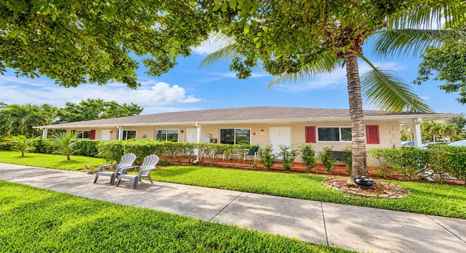 Sunny Tropical Ranch-Style Home