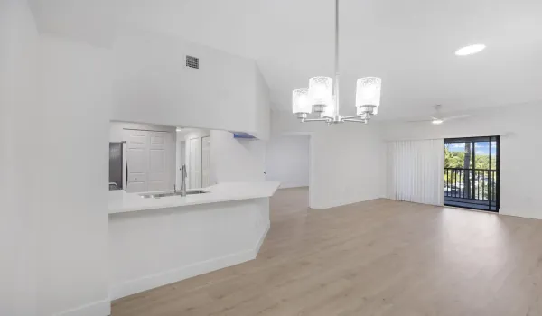 2724-305 DINING TO LIVING