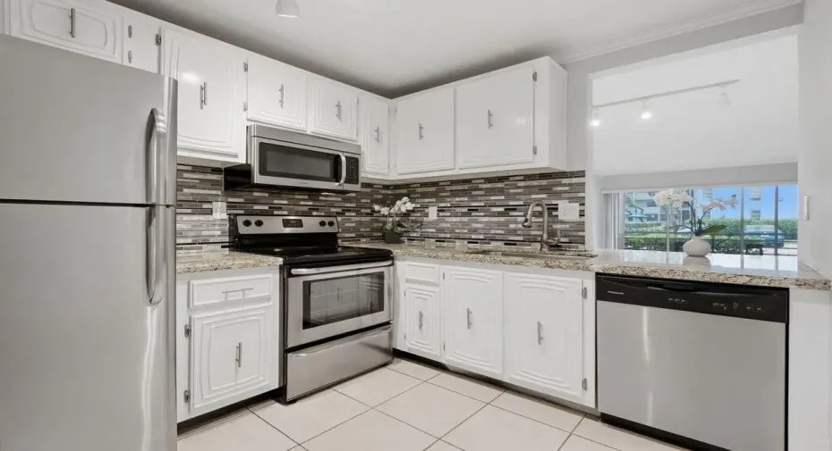 Travis plantation pines kitchen 1