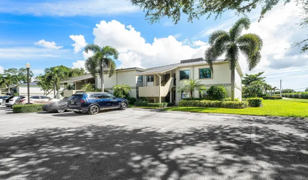 001-12970BriarlakeDrive-204-PalmBeachGar