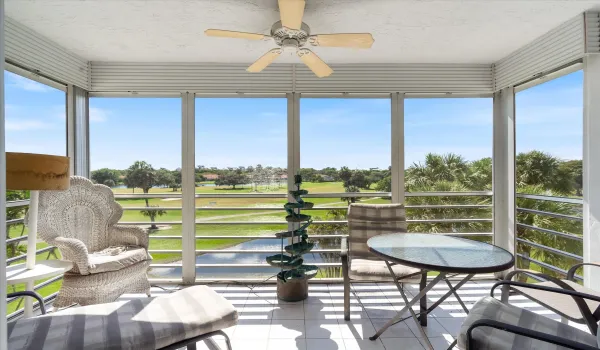 25-3980 Oaks Clubhouse Drive #411 Pompan