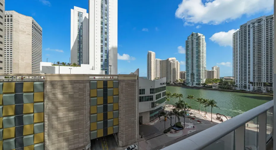 28-web-or-mls-300 S Biscayne Blvd Unit l