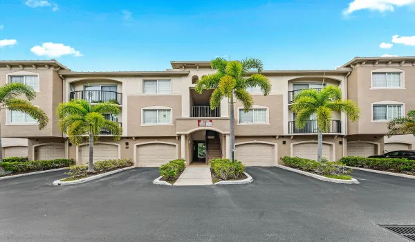 001-200CrestwoodCourtNorth-211-RoyalPalm