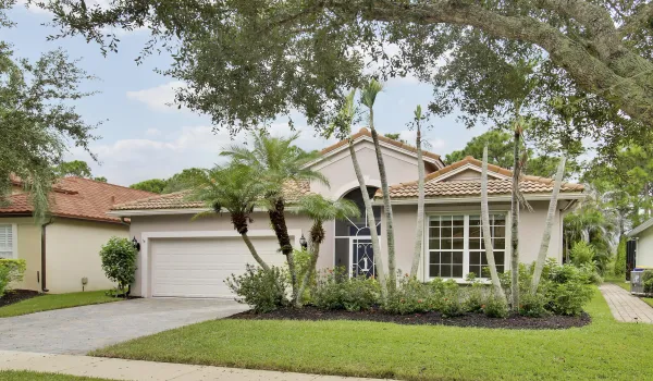 6815 SE Twin Oaks Circle, Stuart, FL