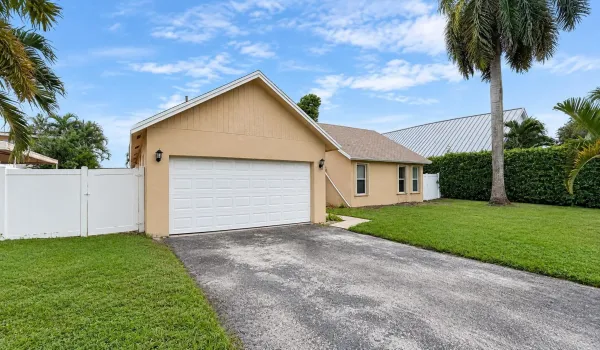 01_118_Mohigan_Cir_Exterior_Front_16x9