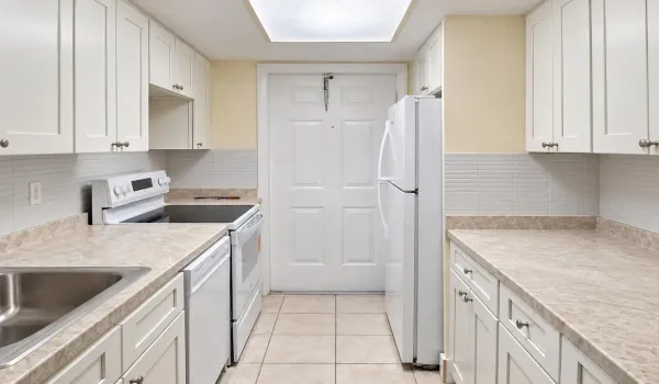 1500_Cresent_Cir_B-210_Kitchen_MLS