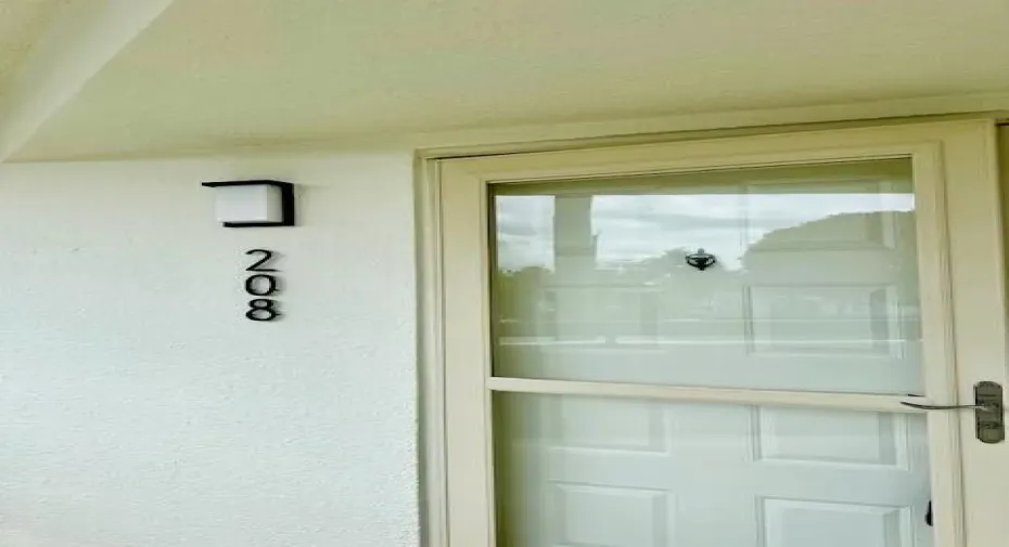 Sandpointe Bay 208 Entry