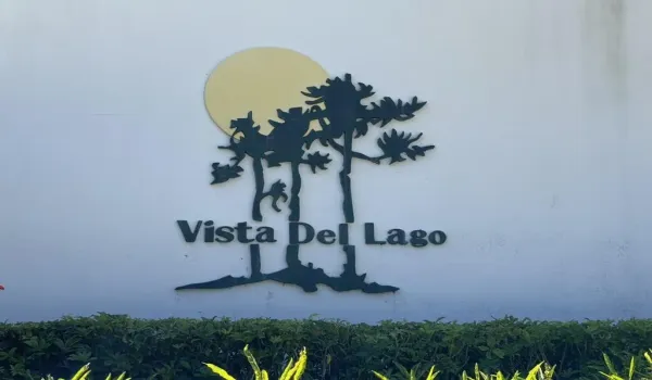 Vista Del Lago