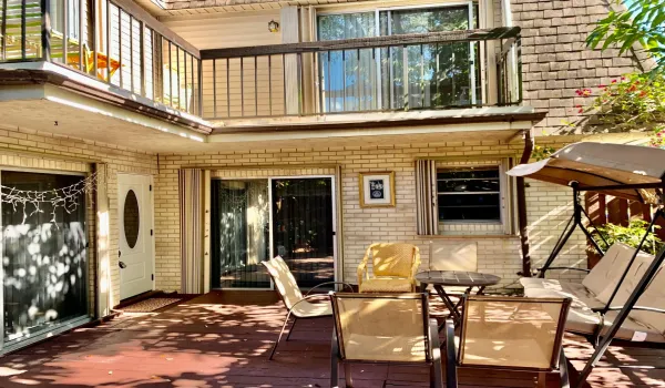 Private Yard & Entrance