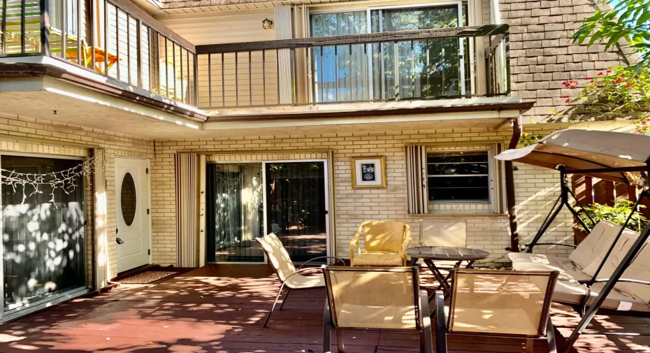 Private Yard & Entrance