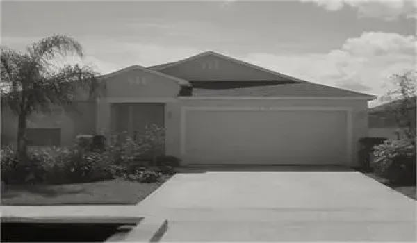 876 Greenleaf Cir