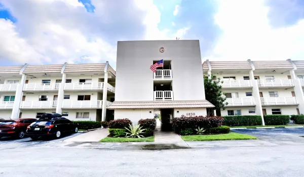 001-019-Exterior Front-4200x2802
