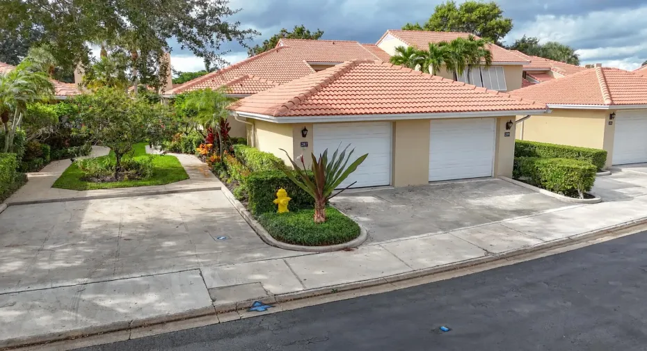 287 Old Meadow Way exterior - truck remo