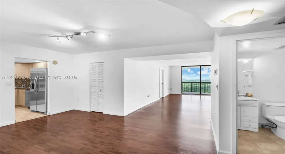 Spacious 930 SF Unit