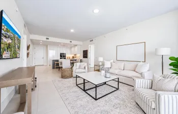 220 Lake Shore 817_Living