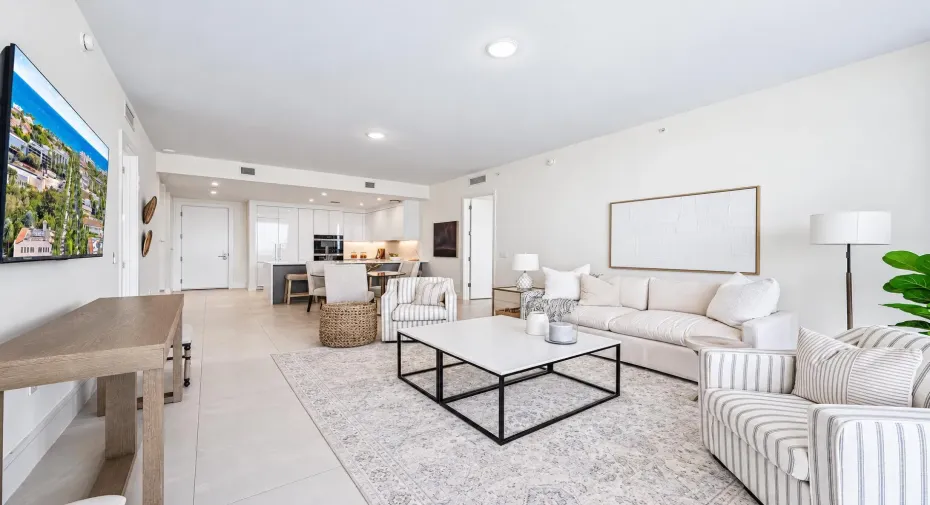 220 Lake Shore 817_Living