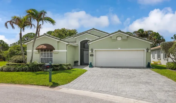 Fabulous 3 Bdrm + DEN 2 Bath 2 Car Garage