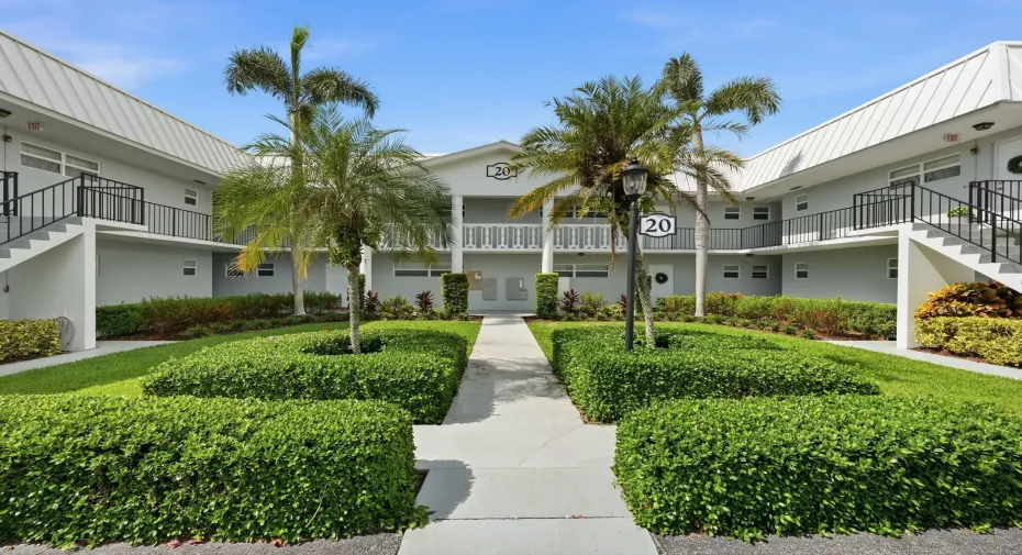 5-web-or-mls-20_Colonial_Club_Dr_Unit_20